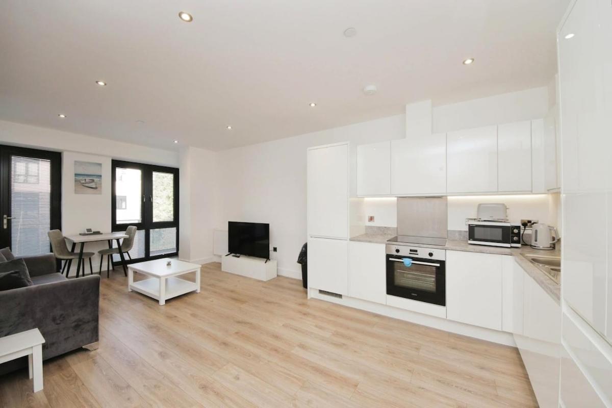 Modern Comfort 1 Bed Apartment Broadoaks, Sulihull Solihull Exterior photo