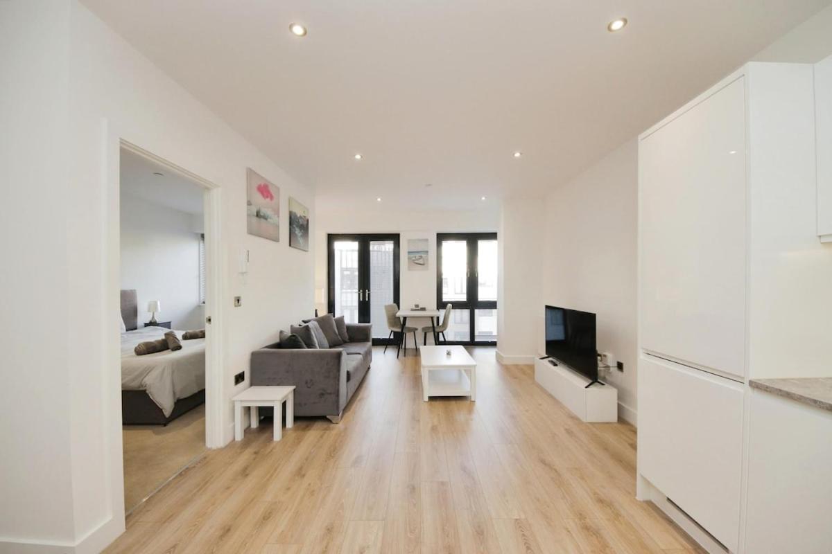 Modern Comfort 1 Bed Apartment Broadoaks, Sulihull Solihull Exterior photo